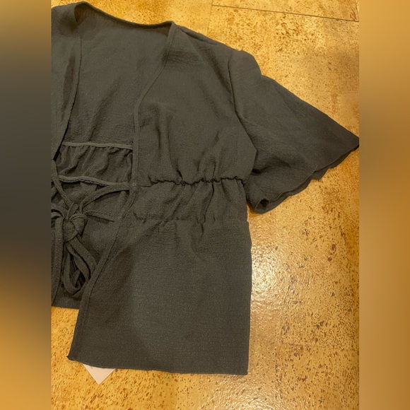 Emery Rose  Black Ruched Frill Short Sleeve Crop Top Size XL ( fits like L) - Picture 10 of 15